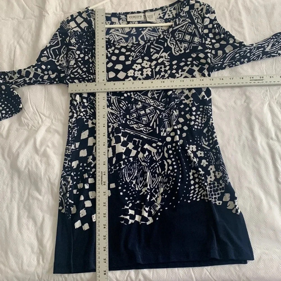 Chico’s Travelers Art to Wear Stretch Tunic Top Blue and White Size 0 - Picture 6 of 6
